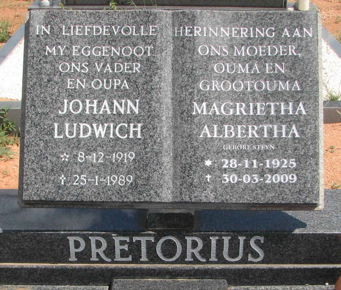 PRETORIUS Johann Ludwich 1919-1989 &amp; Magrietha Albertha nee STEYN 1925-2009