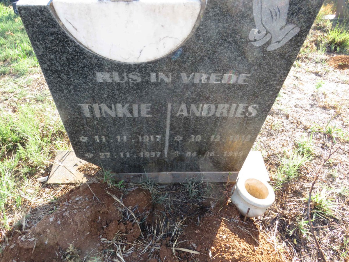 ? Andries 1912-1999 & Tinkie 1917-1997