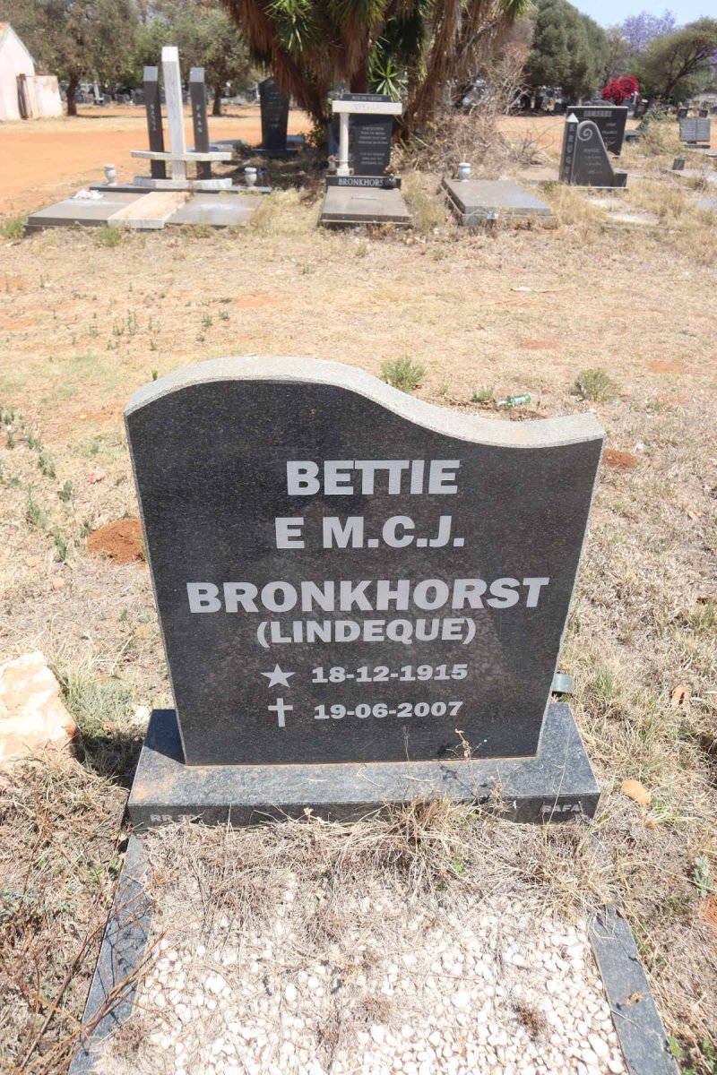 BRONKHORST E M.C.J. nee LINDEQUE 1915-2007 