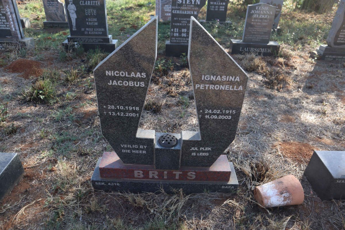 BRITS Nicolaas Jacobus 1918-2001 & Ignasina Petronella 1915-2003