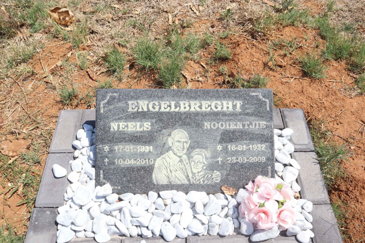 ENGELBRECHT Neels 1931-2010 & Nooientjie 1932-2009