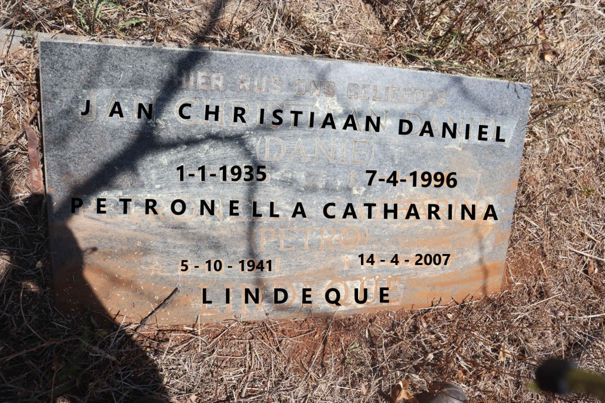 LINDEQUE Jan Christiaan Daniel 1935-1996 & Petronella Catharina 1941-2007