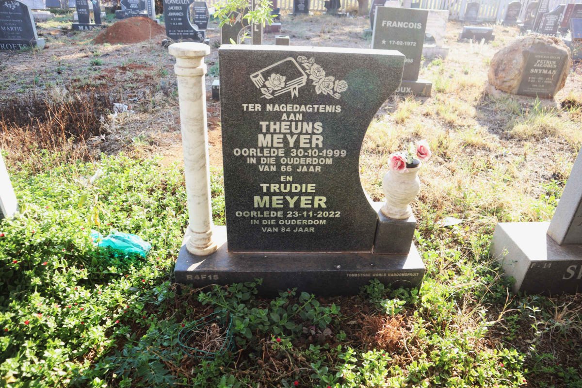 MEYER Theuns -1999 & Trudie -2022