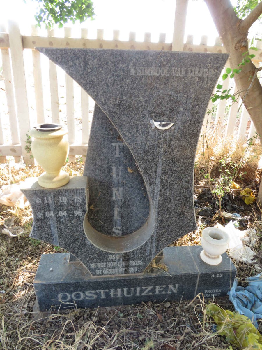OOSTHUIZEN Tunis 1975-1996