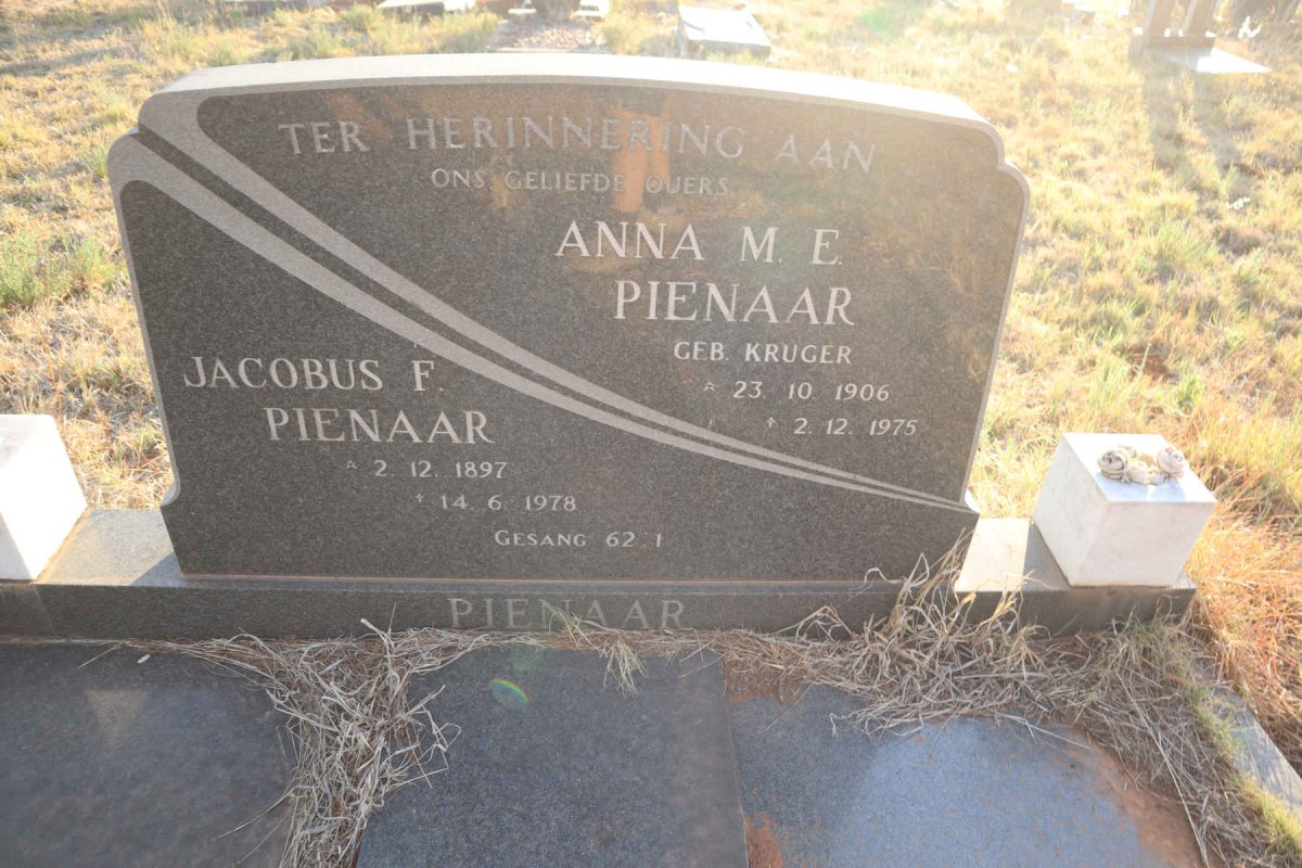 PIENAAR Jacobus F. 1897-1978 & Anna M.E. KRUGER 1906-1975