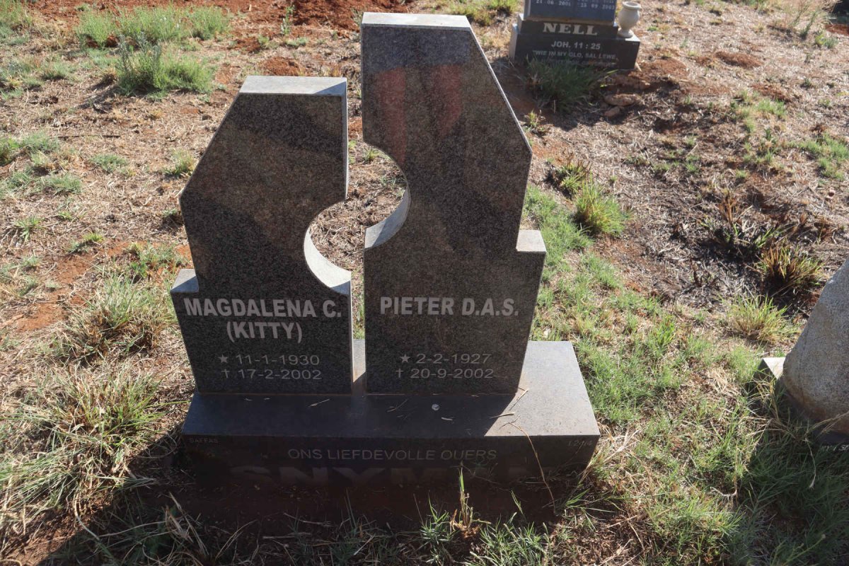 SNYMAN D.A.S. 1927-2002 & Magdalena C. 1930-2002