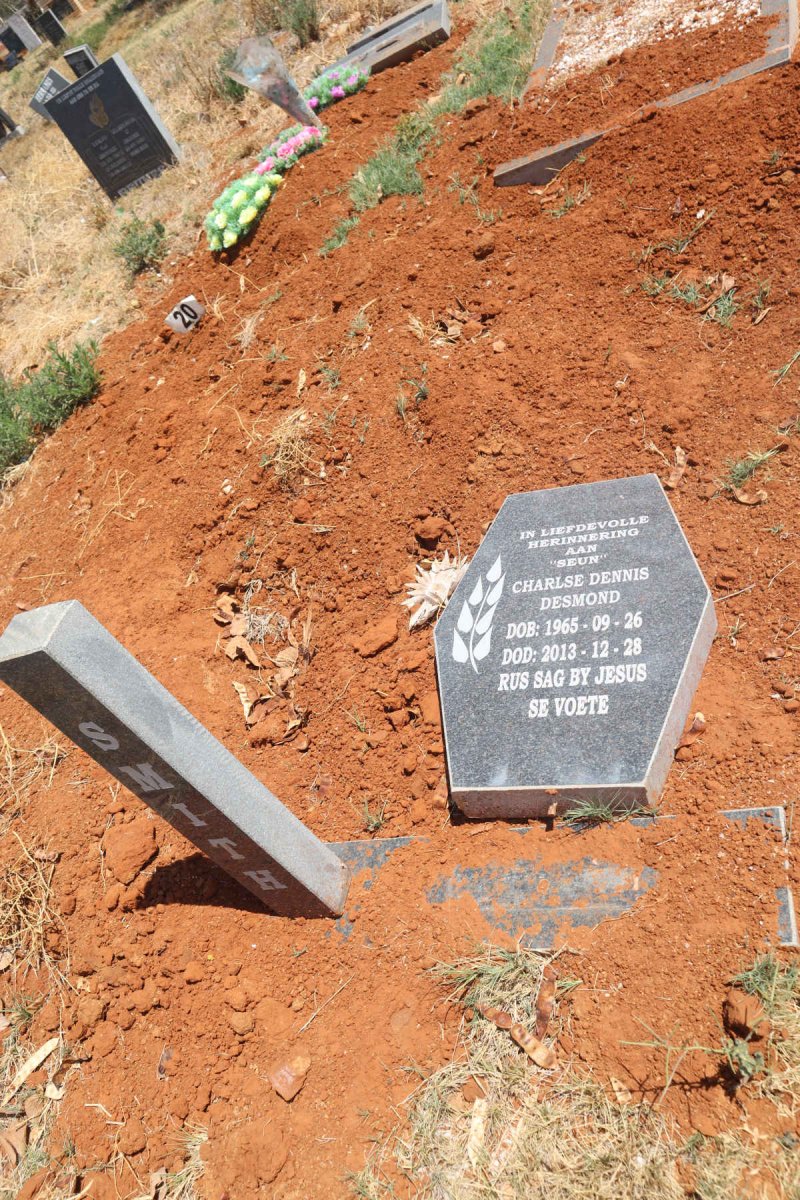 SMITH Charlse Dennis Desmond 1965-2013