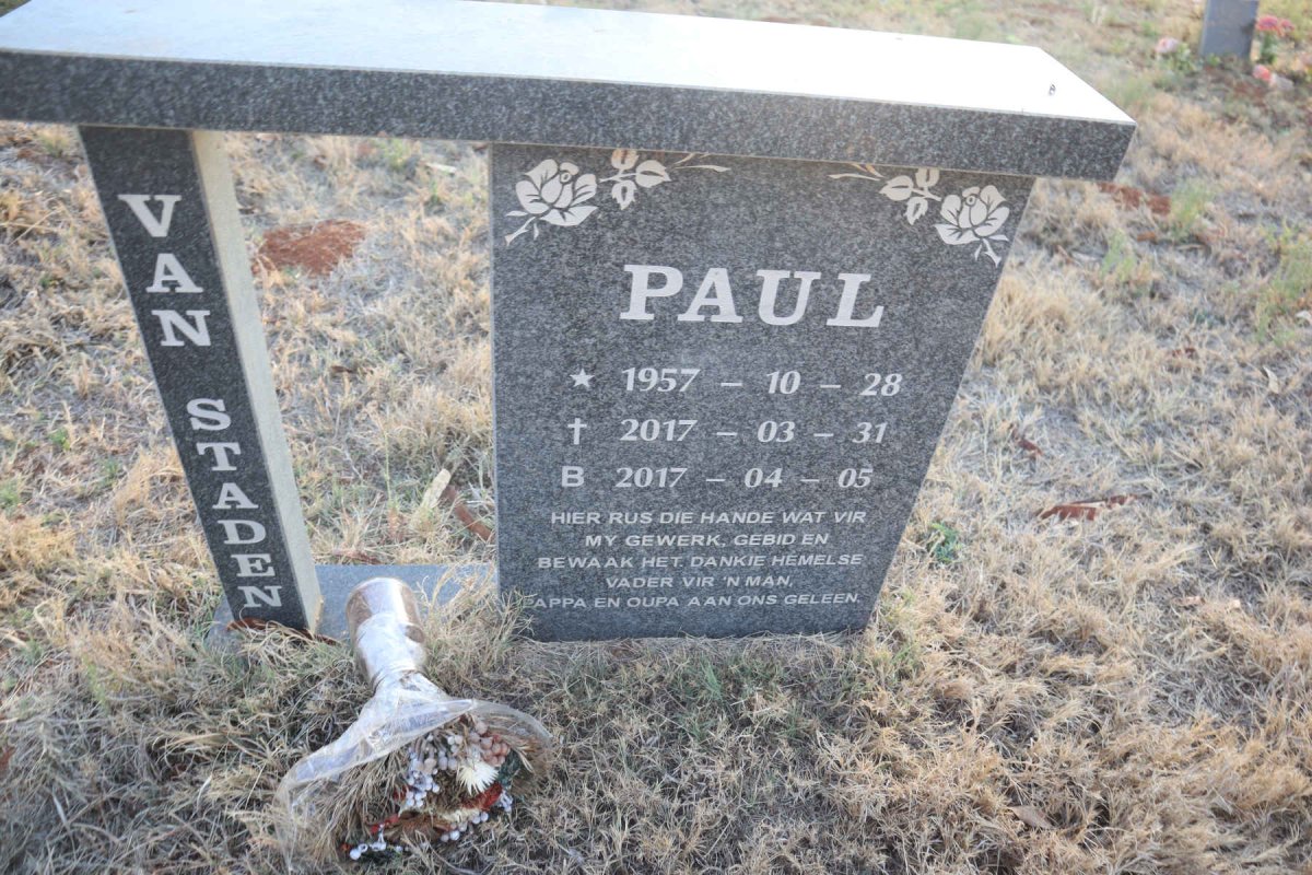 STADEN Paul, van 1957-2017