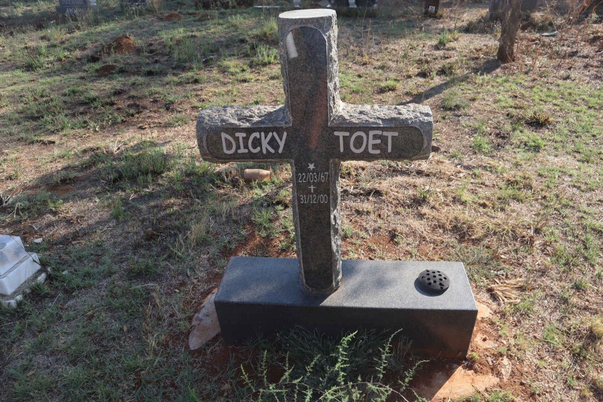 TOET Dicky 1967-2000