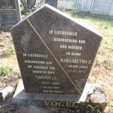 VOGEL Theunis J.T. 1925-1997 & Margaretha E. 1924-2012