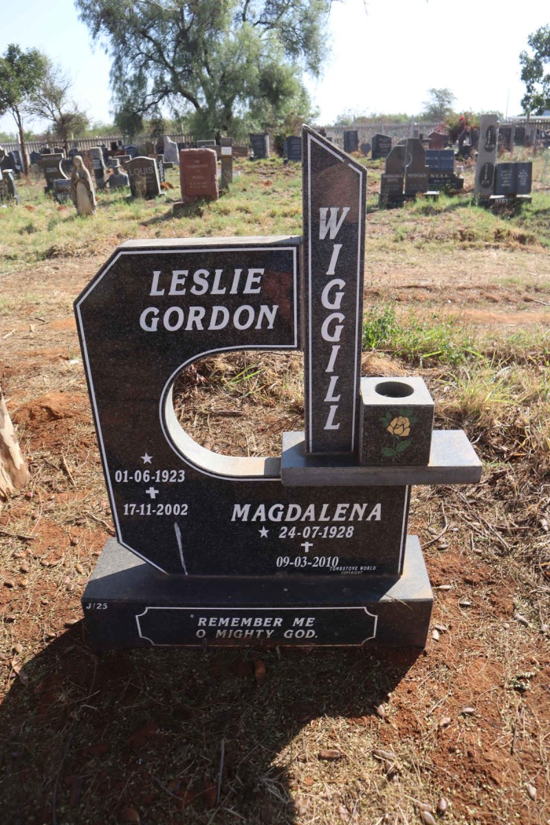 WIGGILL Leslie Gordon 1923-2002 & Magdalena 1928-2010