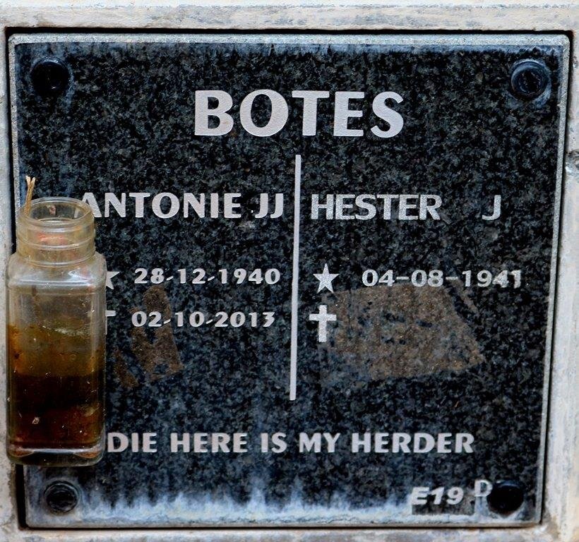 BOTES Antonie J.J. 1940-2013 &amp; Hester J. 1941-