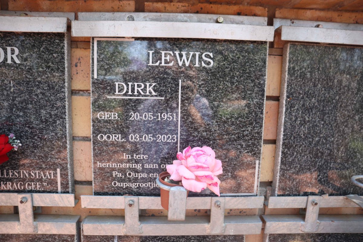 LEWIS Dirk 1951-2023