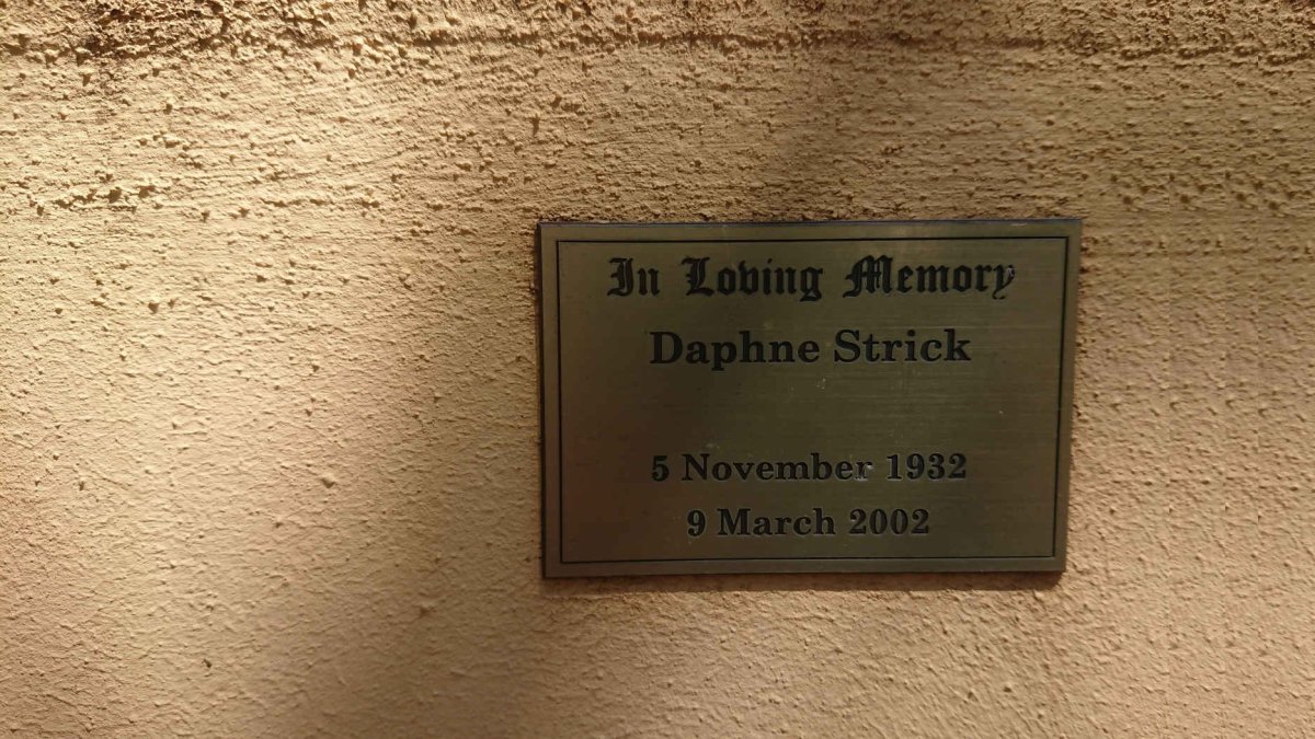 STRICK Daphne 1932-2002