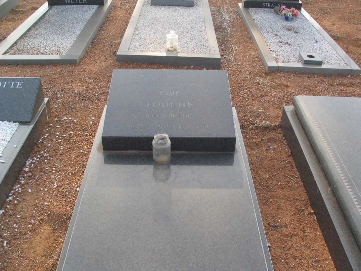 FOUCHE Esme nee McHATTIE 1920-1986