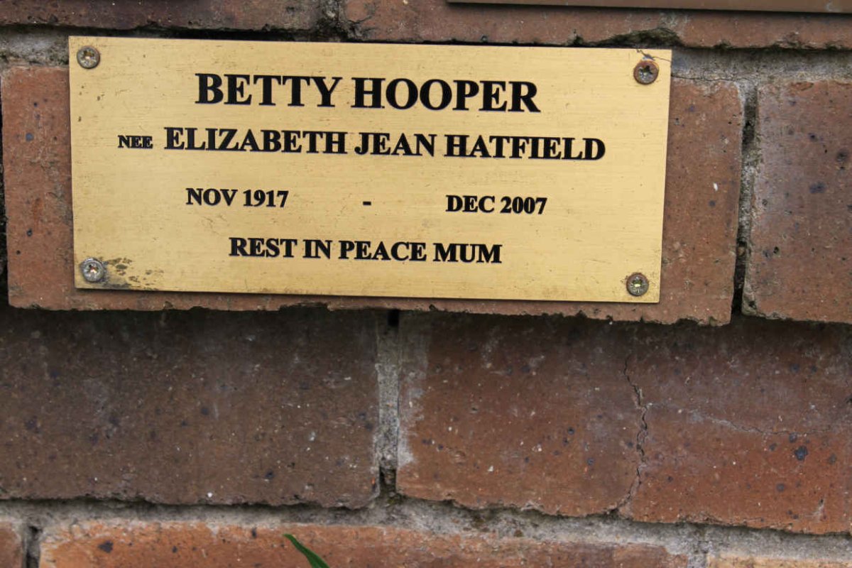HOOPER Elizabeth Jean nee HATFIELD 1917-2007