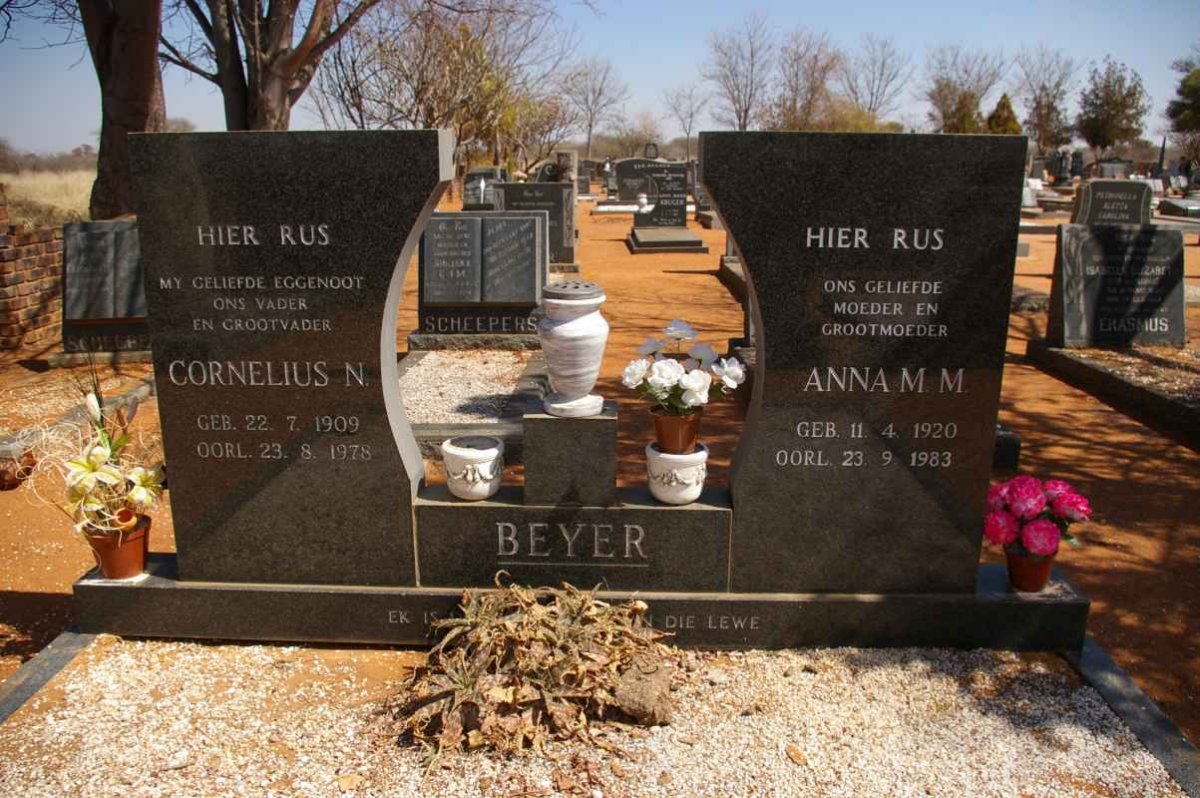 BEYER Cornelius N. 1909-1978 &amp; Anna M.M. 1920-1983