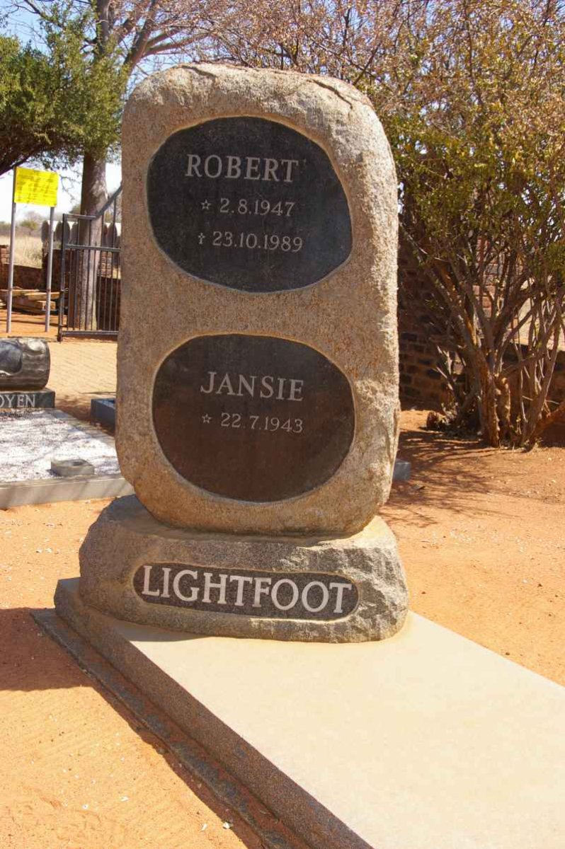 LIGHTFOOT Robert 1947-1989 &amp; Jansie 1943-