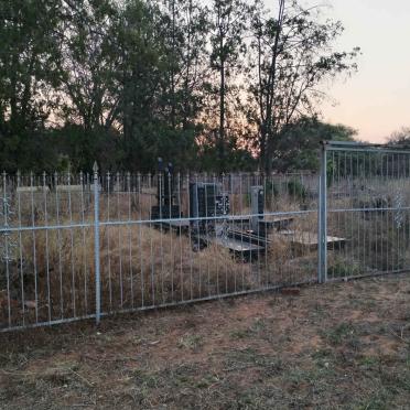Limpopo, LEPHALALE district, Makillaka 184, Makilaka, farm cemetery