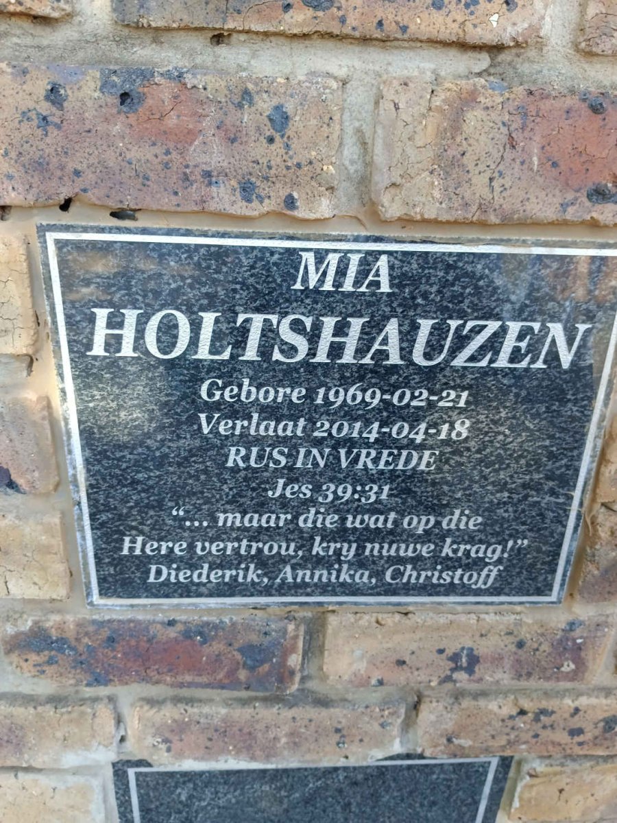 HOLTSHAUZEN Mia 1969-2014