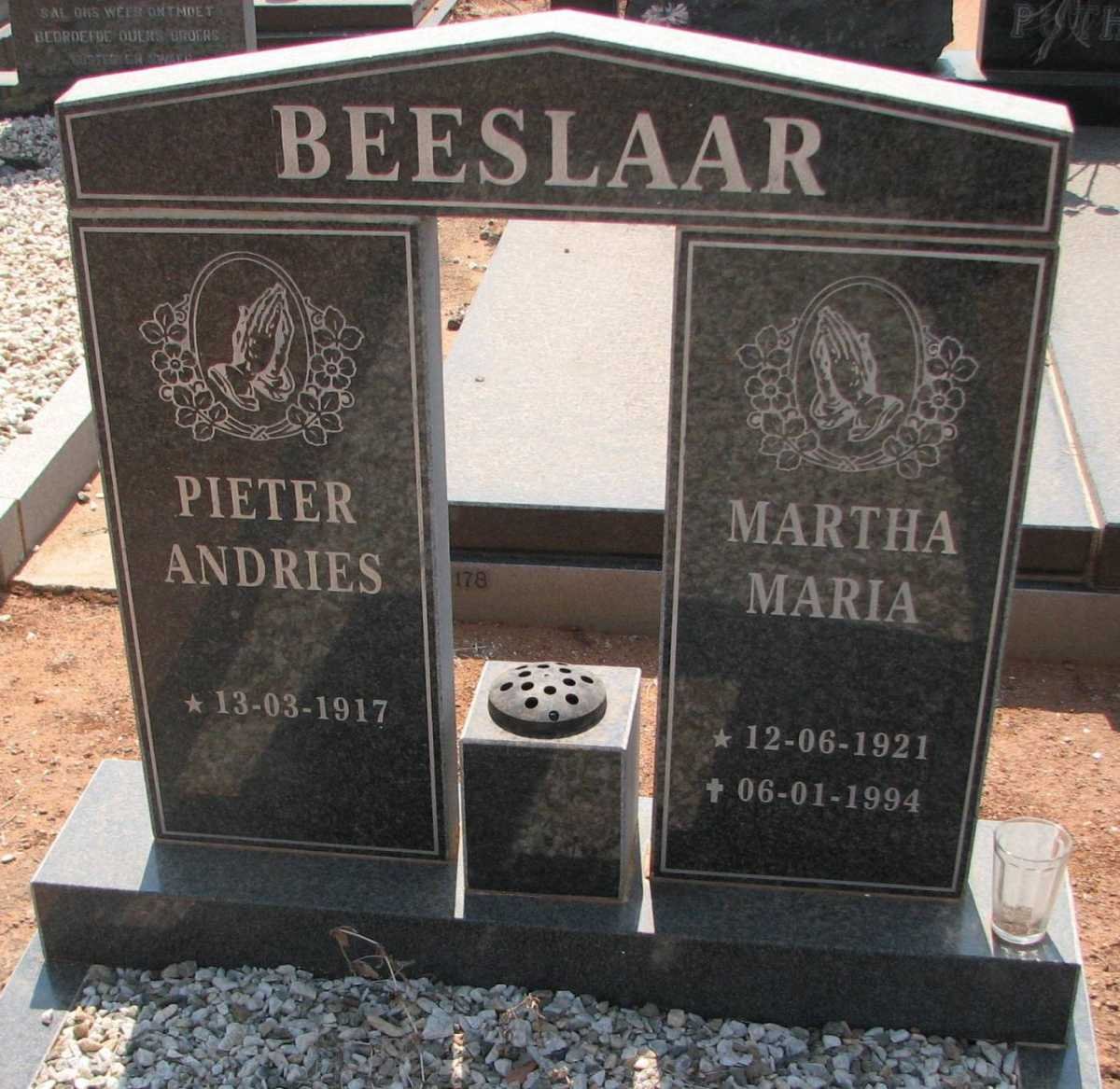 BEESLAAR Pieter Andries 1917- &amp; Martha Maria 1921-1994