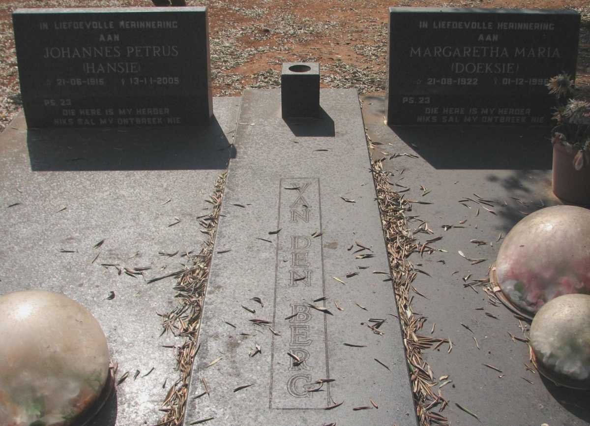 BERG Johannes Petrus, van den 1915-2005 &amp; Margaretha Maria 1922-1996
