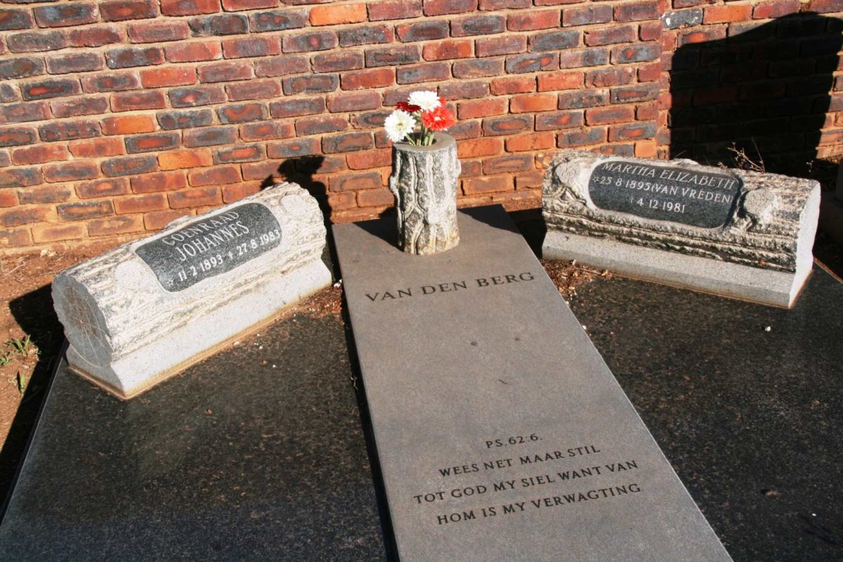 BERG Coenraad Johannes, van den 1893-1983 &amp; Martha Elizabeth VAN VREDEN 1895-1981