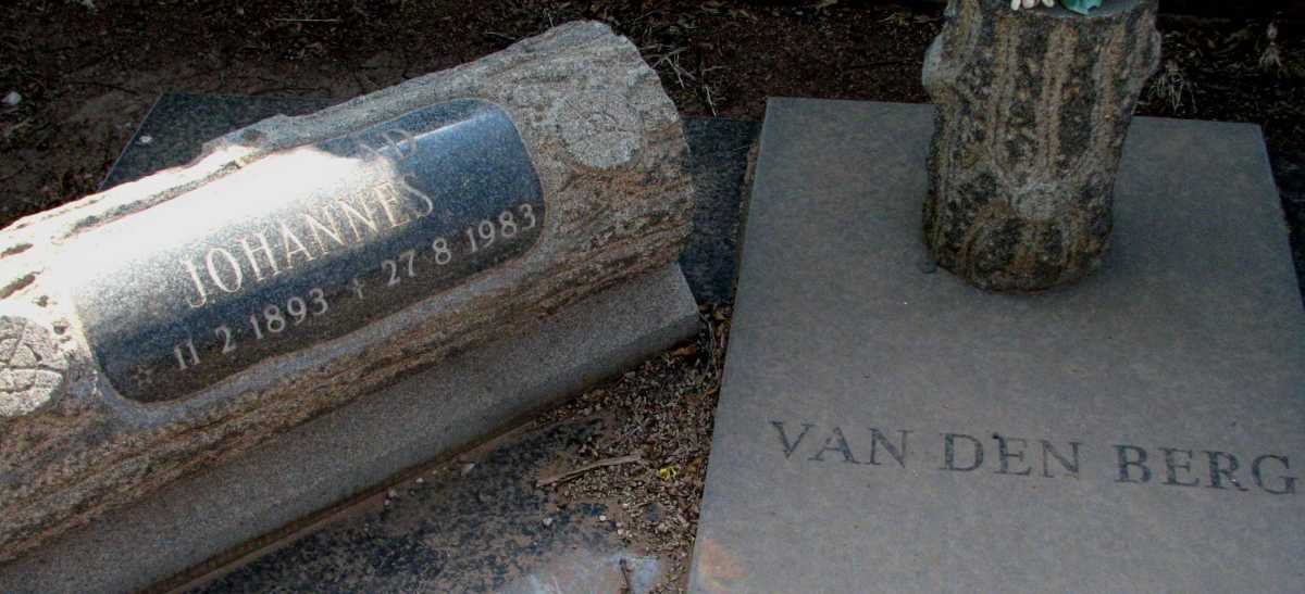 BERG Coenraad Johannes, van den 1893-1983 &amp; Martha Elizabeth VAN VREDEN 1895-1981