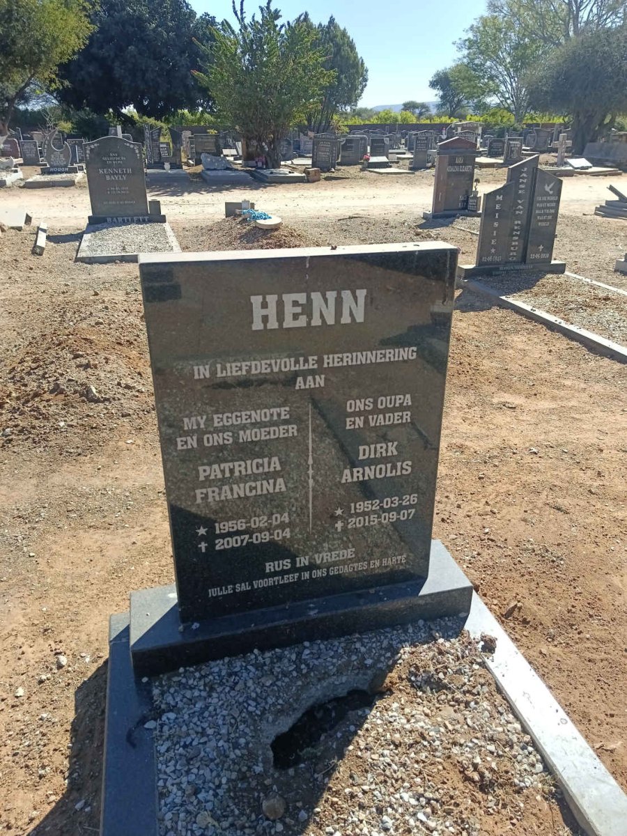 HENN Dirk Arnolis 1952-2015 & Patricia Francina 1956-2007