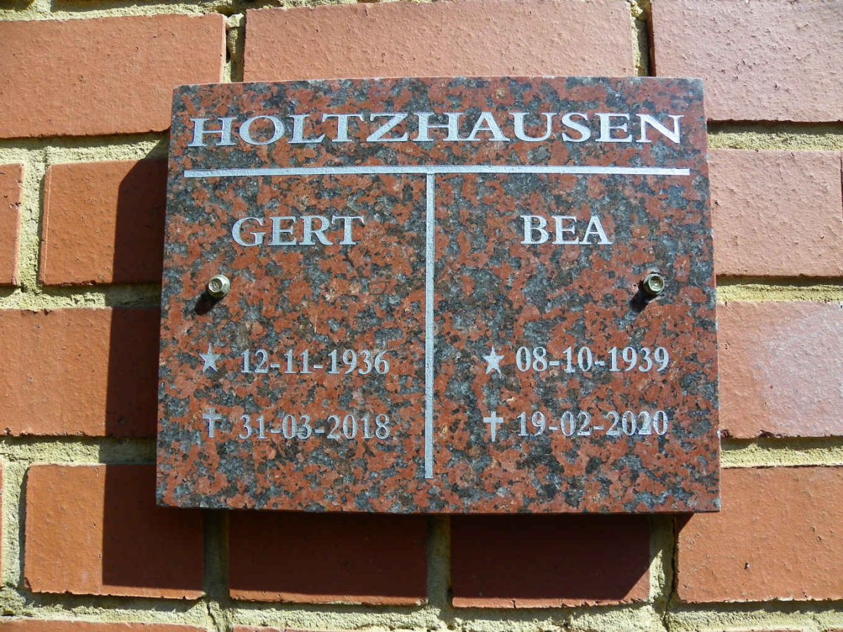 HOLTZHAUSEN Gert 1936-2018 &amp; Bea 1939-2020