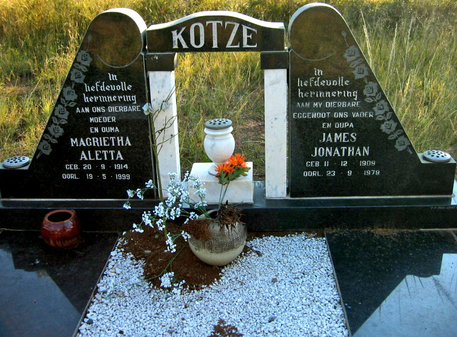 KOTZÉ James Jonathan 1909-1978 &amp; Magrietha Aletta STEYNBERG 1914-1999