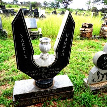 BURGER Sakkie 1916-1987 & Hannah 1917-2005