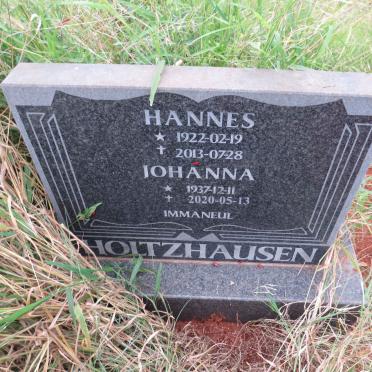 HOLTZHAUSEN Hannes 1922-2013 & Johanna 1937-2020
