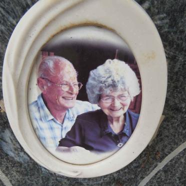 KLOPPERS Stephanus Petrus 1935-2010 & Maria Magdalena 1937-2010_2