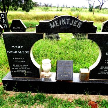 MEINTJES Gert Daniel 1922-1983 & Mary Magdalene 1925-2010