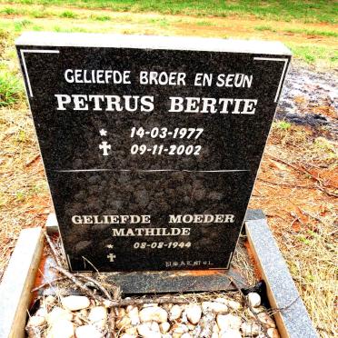 NIEKERK Petrus Bertie, van 1977-2002 :: NIEKERK Mathilde, van 1944-