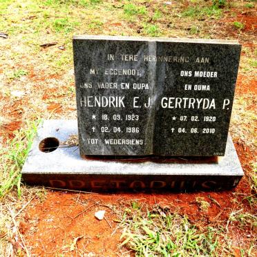 PRETORIUS Hendrik E.J. 1923-1986 & Gertryda P. 1920-2010