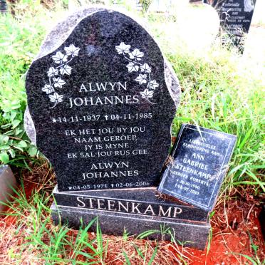 STEENKAMP Alwyn Johannes 1937-1985 & Ann Gabriel ROBERTS 1940-2010 :: STEENKAMP Alwyn Johannes 1971-2006