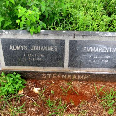 STEENKAMP Alwyn Johannes 1911-1991 & Emmarentia 1913-1998