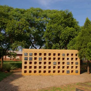 1. Gedenkmuur / Memorial Wall