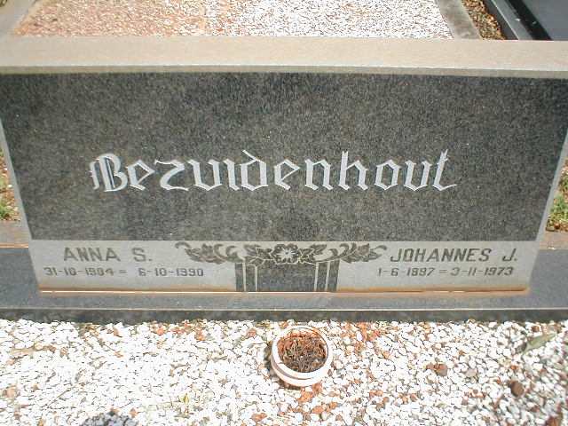 BEZUIDENHOUT Johannes J. 1897-1973 &amp; Anna S. 1904-1990