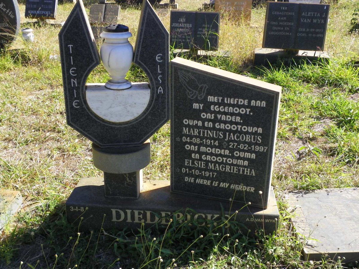 DIEDERICKS Martinus Jacobus 1914-1997 &amp; Elsie Magrietha 1917-