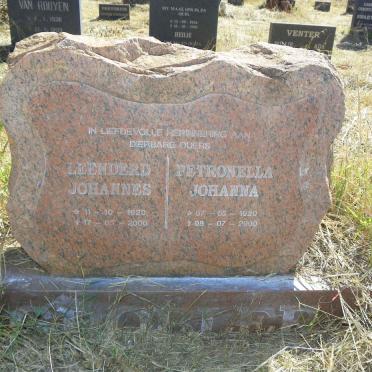 GROBLER Leenerd Johannes 1920-2000 & Petronella Johanna 1920-2000