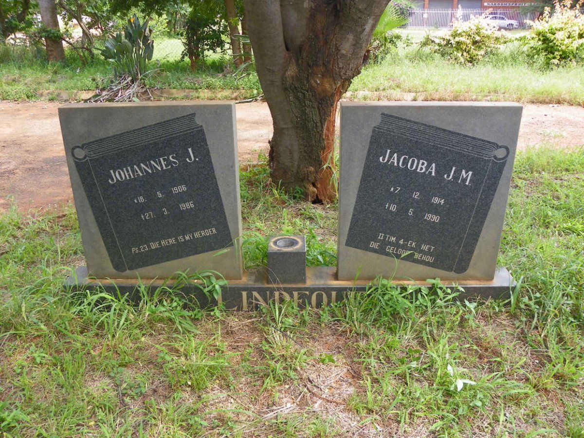 LINDEQUE Johannes J. 1906-1986 &amp; Jacoba J.M. 1914-1990