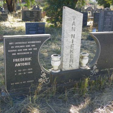 N - Vanne :: Surnames - N