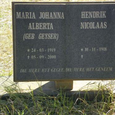 PLESSIS Hendrik Nicolaas, du 1918- & Maria Johanna Alberta GEYSER 1919-2000