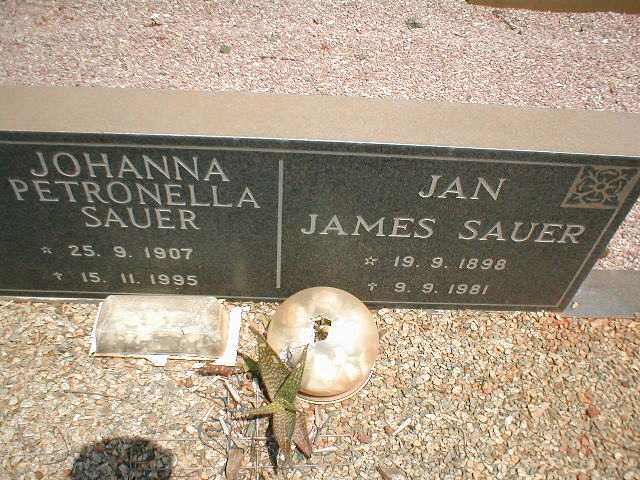 SAUER Jan James 1898-1981 &amp; Johanna Petronella 1907-1995