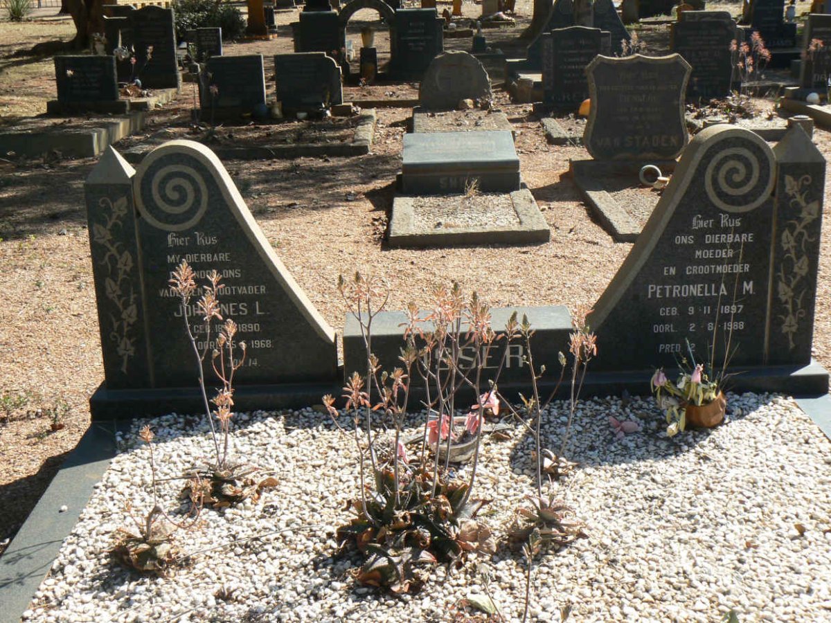 VISSER Johannes L. 1890-1968 &amp; Petronella M. 1897-1988