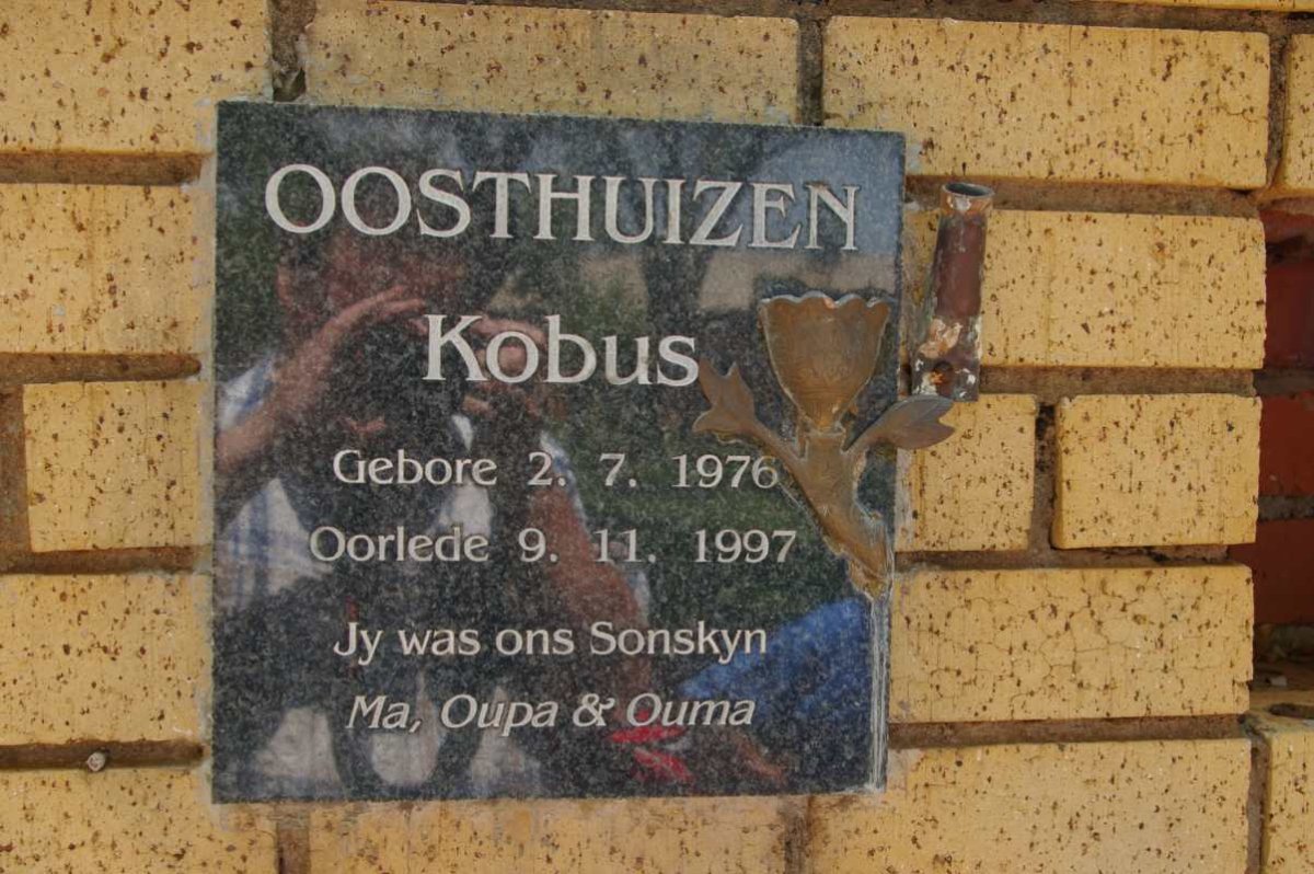 OOSTHUIZEN Kobus 1976-1997