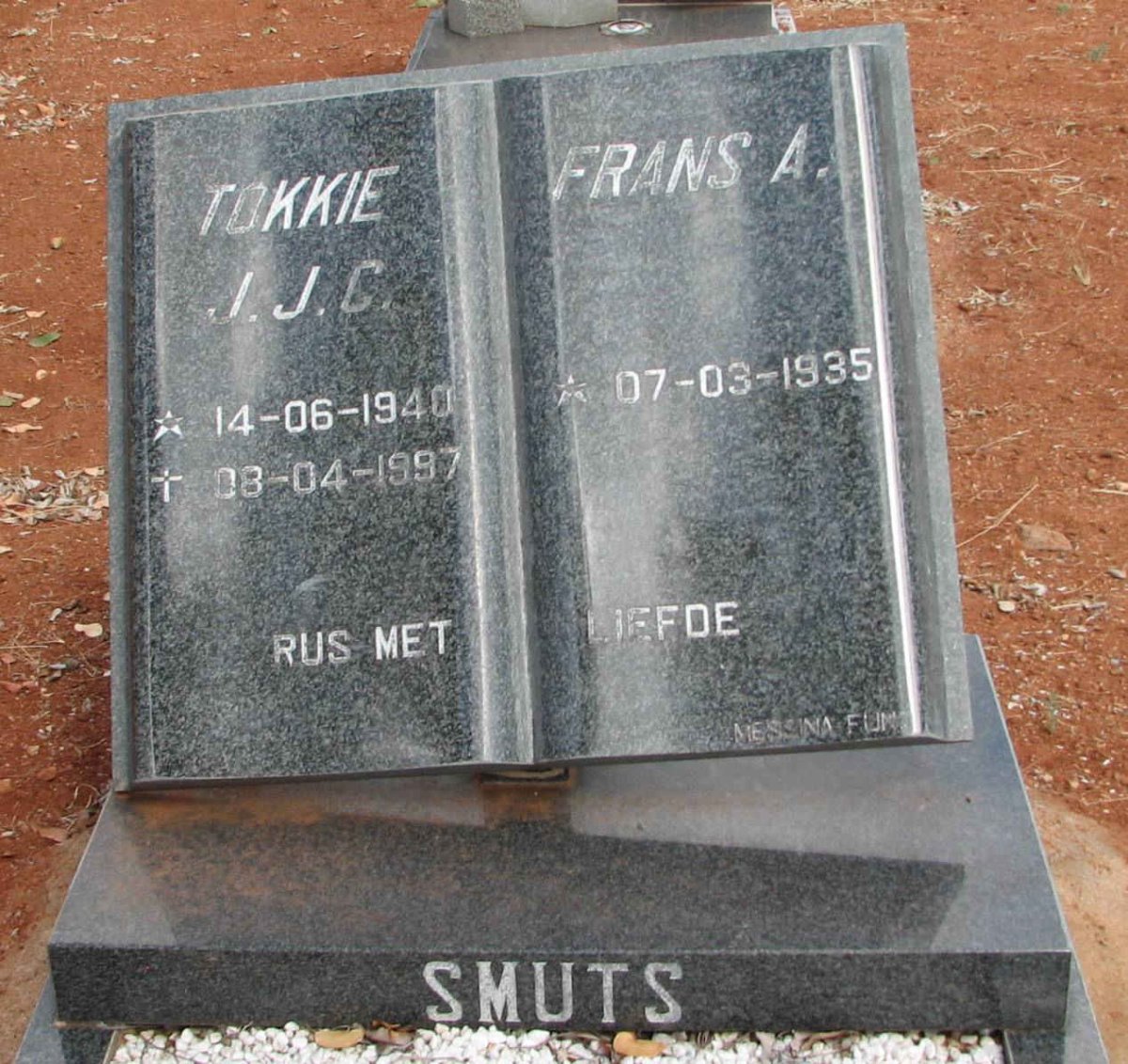 SMUTS Frans A. 1935- &amp;  J.J.C. 1940-1997